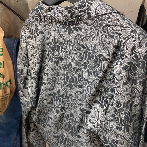 Cute little short jacket with button in front - Picture 7 of 8